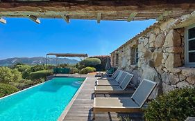 Bergerie de luxe avec piscine chauffée vue sur la baie de Santa Giulia
